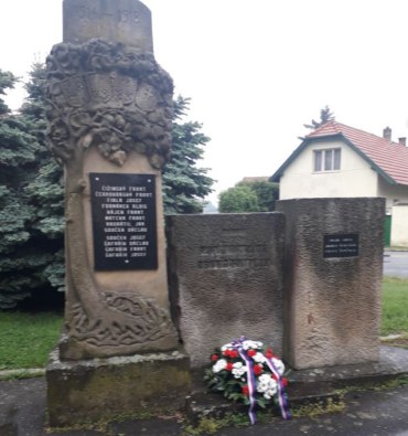 Pietní setkání - kladení věnce