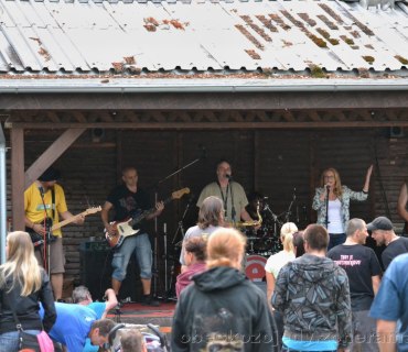 Koncert skupiny EMMA na Kozojedským Mikrotriatlonu