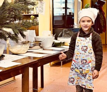 <p>Vánoční jarmark - soutěž o nejlepší bramborový salát, autor: Barbora Suková</p>